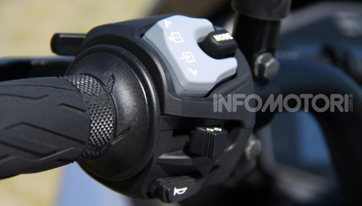 Test ride Suzuki Katana Jindachi: la naked che unisce potenza ed eleganza - Foto 12 di 40