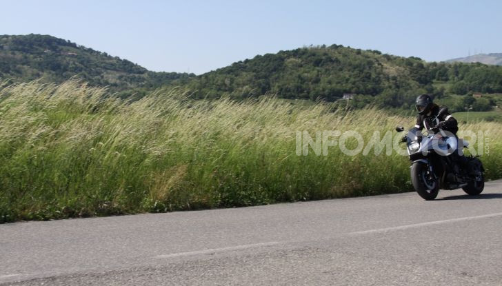 Test ride Suzuki Katana Jindachi: la naked che unisce potenza ed eleganza - Foto 17 di 40