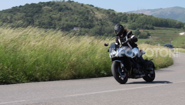 Test ride Suzuki Katana Jindachi: la naked che unisce potenza ed eleganza - Foto 19 di 40