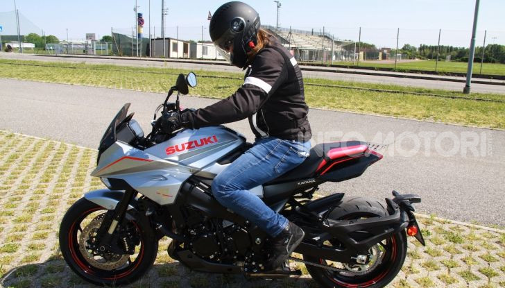 Test ride Suzuki Katana Jindachi: la naked che unisce potenza ed eleganza - Foto 9 di 40