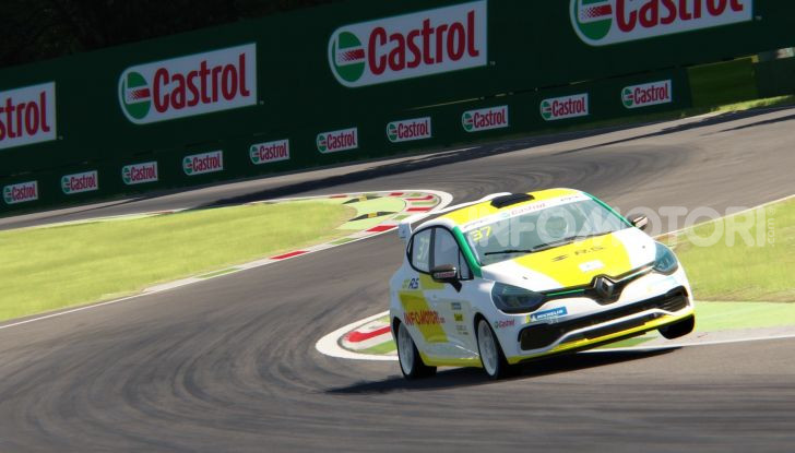 Infomotori al via della Clio Cup eSport Series 2020 - Foto 1 di 8