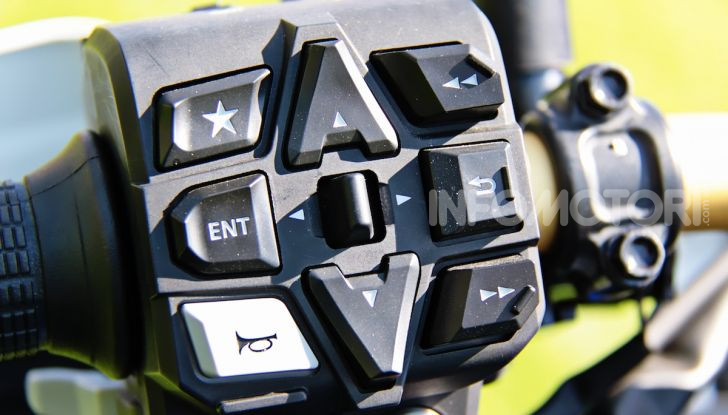 [VIDEO] Prova Honda Africa Twin 1100 Adventure Sports: regina su strada e off-road - Foto 7 di 20