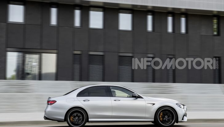 Mercedes-AMG E 63 4MATIC: berlina e station wagon fanno rima con prestazioni e comfort - Foto 37 di 51