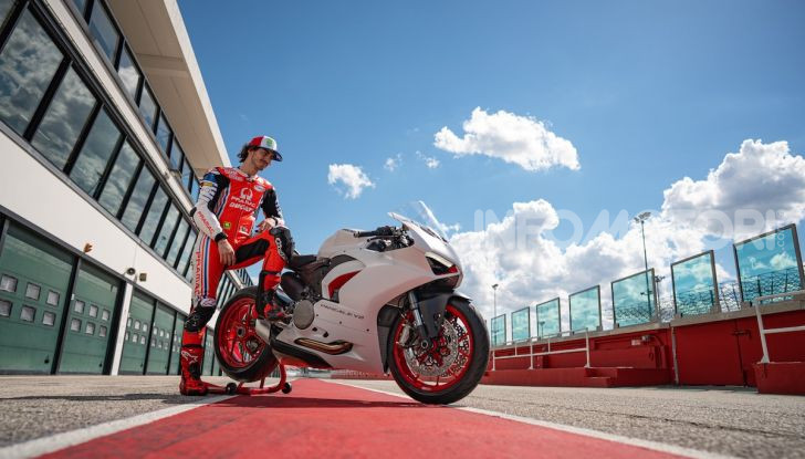 La Ducati Panigale V2 con nuova livrea White Rosso - Foto 2 di 9