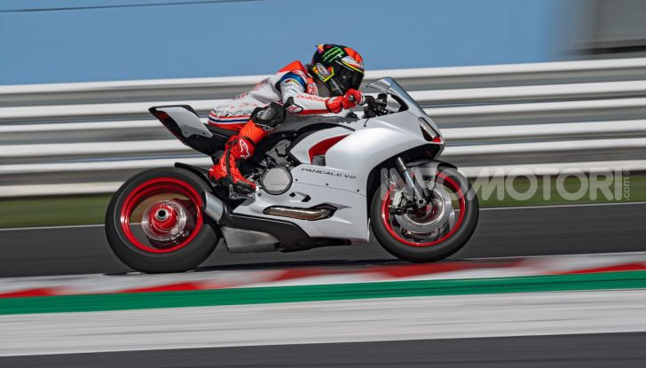 La Ducati Panigale V2 con nuova livrea White Rosso - Foto 6 di 9