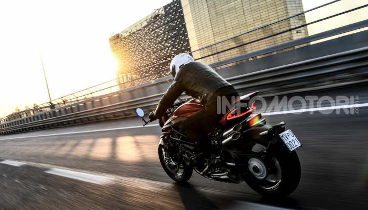 MV Agusta Brutale 1000 RR 2020: 208 CV di stile - Foto 12 di 14