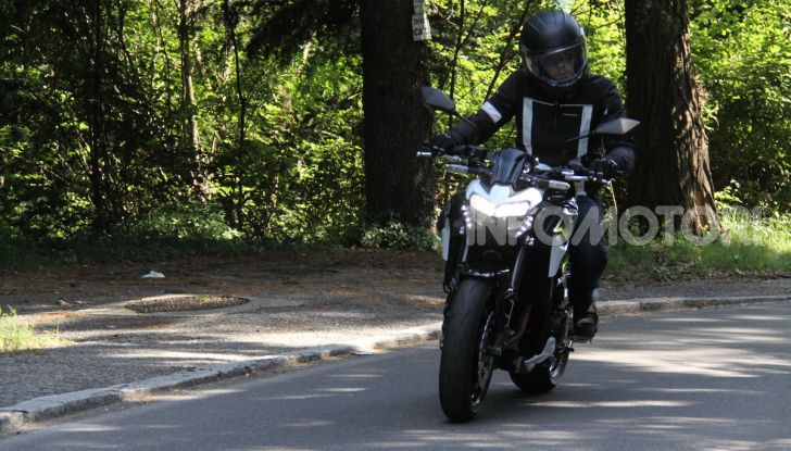 Prova Kawasaki Z900: 125 CV di puro godimento - Foto 10 di 31