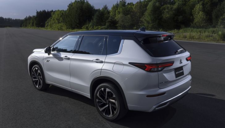Mitsubishi Outlander 2022, debutta la nuova generazione - Foto 2 di 12
