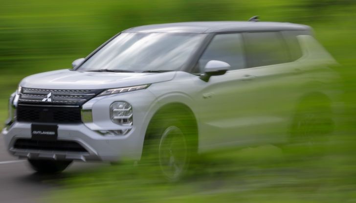 Mitsubishi Outlander 2022, debutta la nuova generazione - Foto 3 di 12