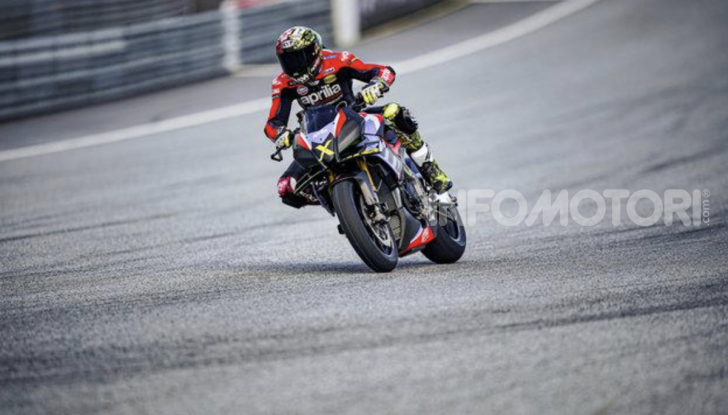 Aprilia Tuono V4 X: la hypermotard nata per la pista - Foto 8 di 12