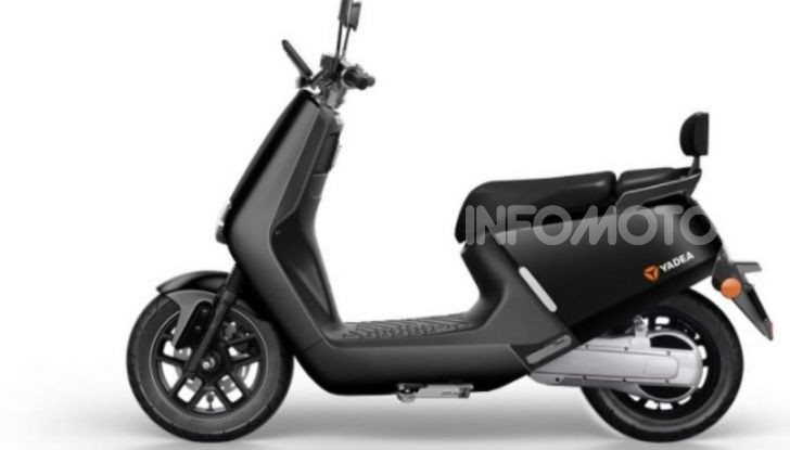 Vin Diesel diventa Fast, Furious & Green in sella allo scooter Yadea G5 - Foto 2 di 7
