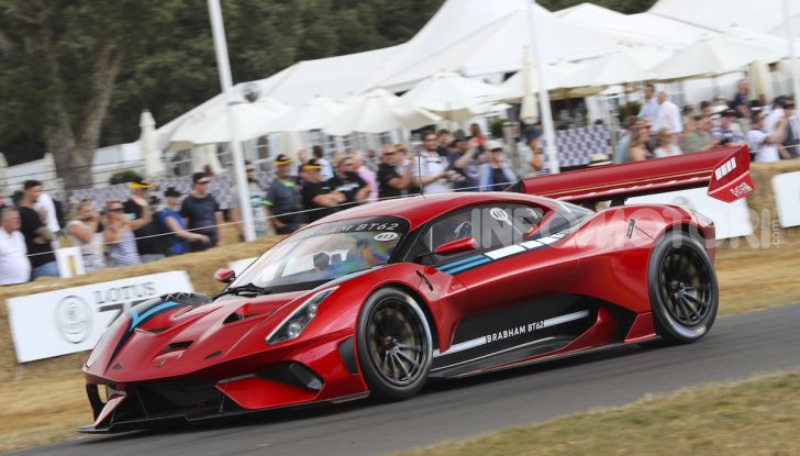 Brabham BT 62 R: una hypercar con targa e specchietti - Foto 2 di 6