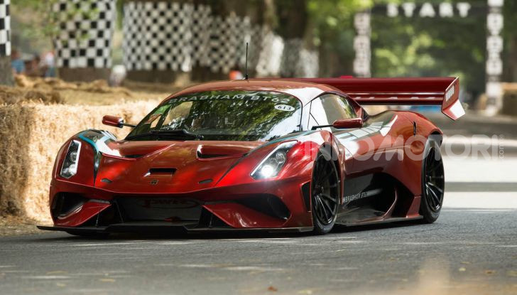 Brabham BT 62 R: una hypercar con targa e specchietti - Foto 4 di 6