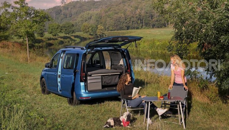 Volkswagen Caddy California: il mini van per i lunghi viaggi - Foto 1 di 13