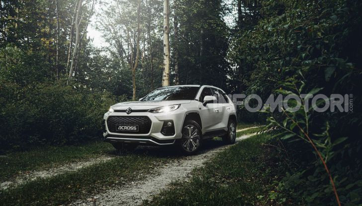 [VIDEO] Suzuki ACross: il SUV ibrido che si sente una sportiva - Foto 12 di 44