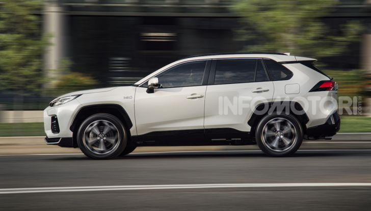 [VIDEO] Suzuki ACross: il SUV ibrido che si sente una sportiva - Foto 15 di 44