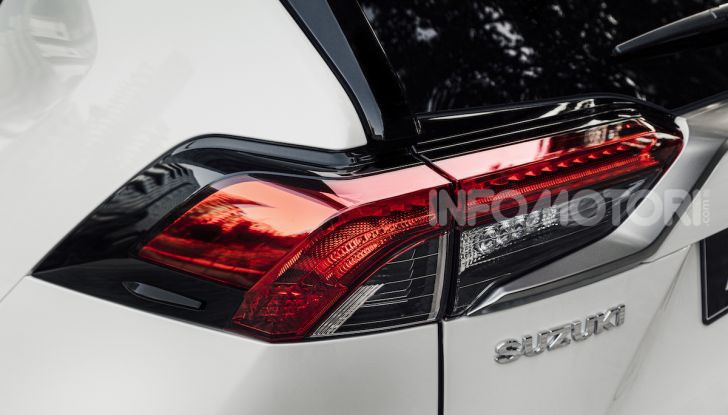 [VIDEO] Suzuki ACross: il SUV ibrido che si sente una sportiva - Foto 2 di 44