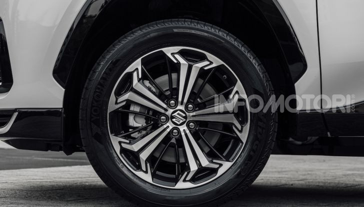 [VIDEO] Suzuki ACross: il SUV ibrido che si sente una sportiva - Foto 5 di 44