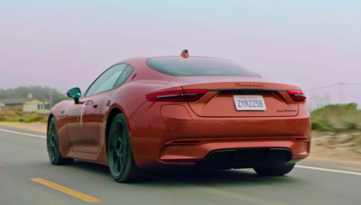 Maserati GranTurismo Folgore: eccola in ricarica prima di Pebble Beach! - Foto 4 di 19