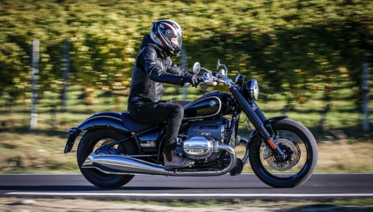 [VIDEO] Prova BMW R18: il boxer da 1.800cc che va oltre l’immaginazione - Foto 12 di 21