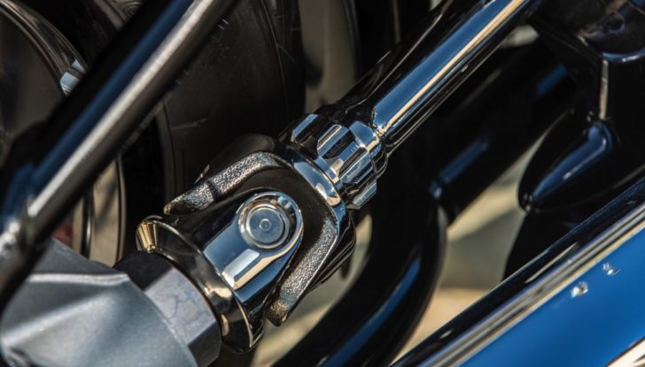 [VIDEO] Prova BMW R18: il boxer da 1.800cc che va oltre l’immaginazione - Foto 19 di 21