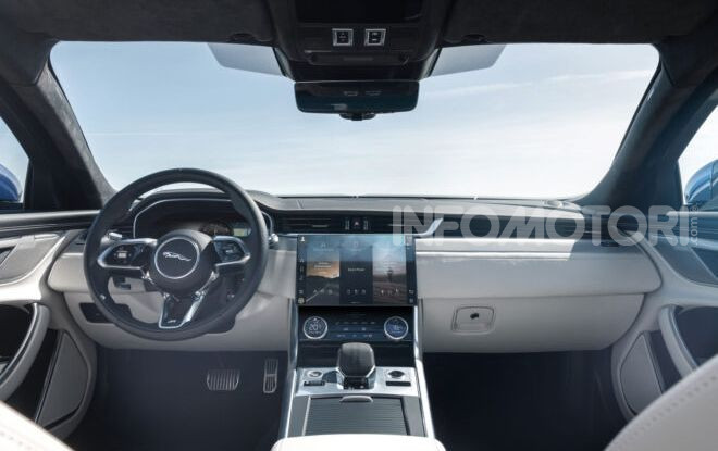 Jaguar XF e XE ancora più veloci, eleganti e connesse - Foto 3 di 11
