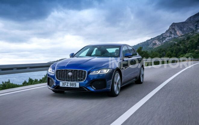 Jaguar XF e XE ancora più veloci, eleganti e connesse - Foto 1 di 11