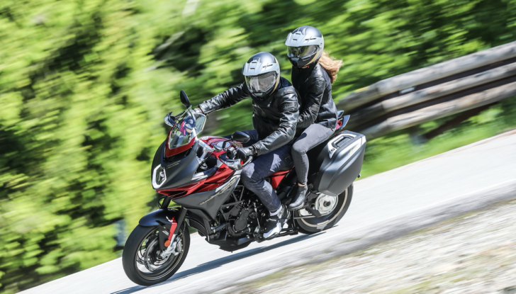 MV Agusta ed Herz danno il via al noleggio di Dragster Rosso e Turismo Veloce 800 Lusso SCS - Foto 8 di 13