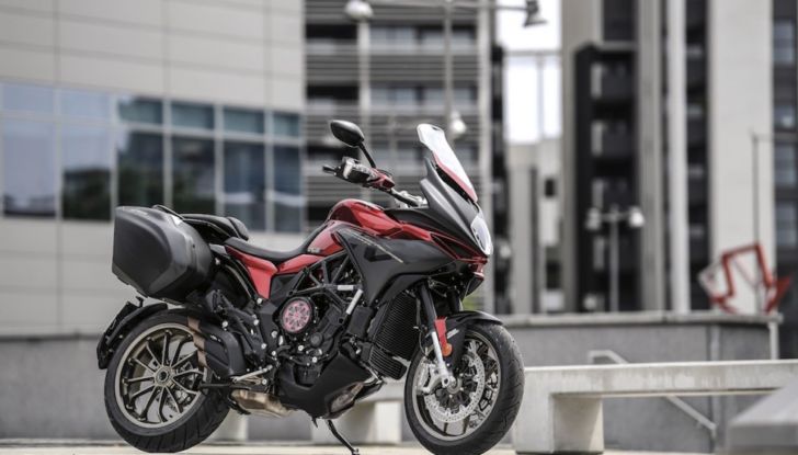 MV Agusta ed Herz danno il via al noleggio di Dragster Rosso e Turismo Veloce 800 Lusso SCS - Foto 11 di 13