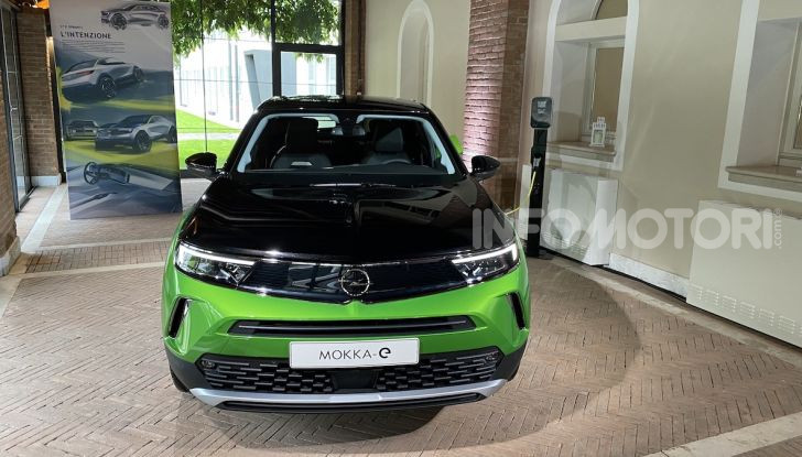Opel Mokka-e: l’elettrica tedesca vince il Volante d’Oro 2021 - Foto 2 di 24