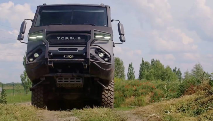 Torsus Praetorian, lo scuolabus estremo e 4×4 - Foto 10 di 12