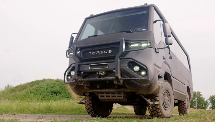 Torsus Praetorian, lo scuolabus estremo e 4×4 - Foto 11 di 12