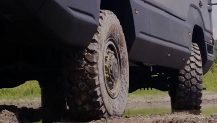 Torsus Praetorian, lo scuolabus estremo e 4×4 - Foto 4 di 12