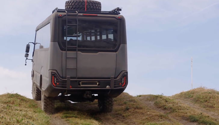 Torsus Praetorian, lo scuolabus estremo e 4×4 - Foto 8 di 12