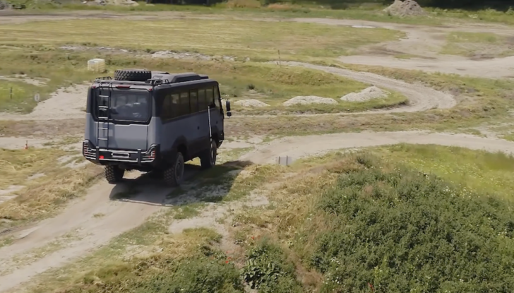 Torsus Praetorian, lo scuolabus estremo e 4×4 - Foto 9 di 12