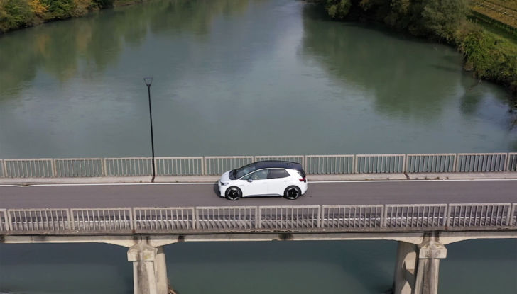 AutoAbo: con Volkswagen l’auto si prende in abbonamento - Foto 9 di 28