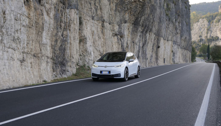 AutoAbo: con Volkswagen l’auto si prende in abbonamento - Foto 8 di 28