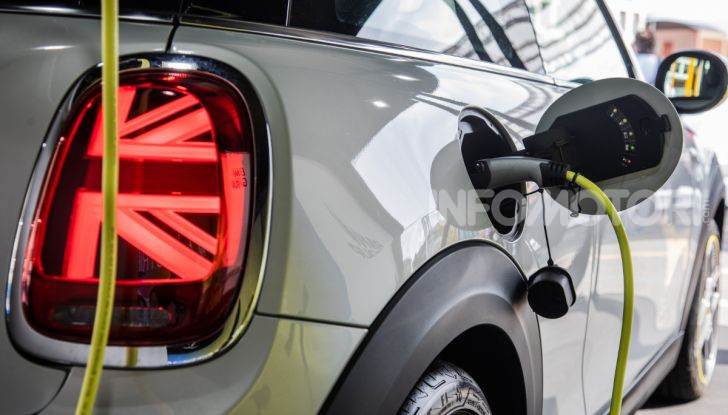 BMW ElectrifYou Mini Elettrica BMW i8