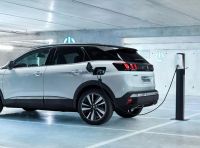 Peugeot 3008: disponibile la nuova motorizzazione Hybrid 180
