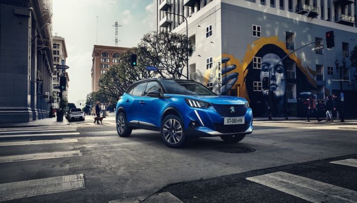 [VIDEO] Prova Peugeot e-2008: il SUV compatto francese che stupisce - Foto 15 di 20