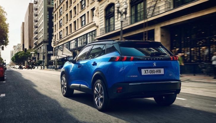 [VIDEO] Prova Peugeot e-2008: il SUV compatto francese che stupisce - Foto 16 di 20