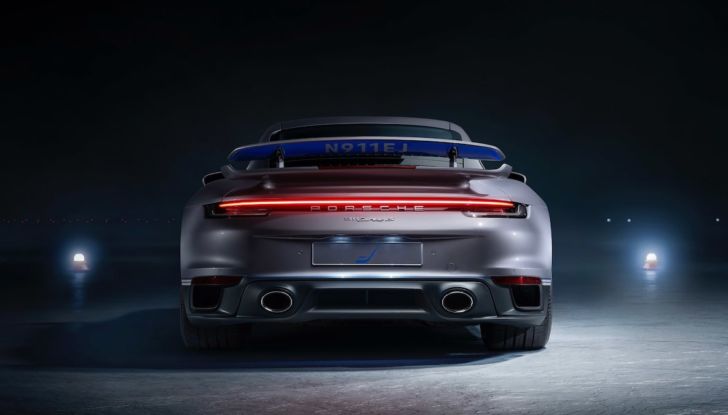 Porsche 911 Turbo S in regalo acquistando un jet Embraer - Foto 10 di 10