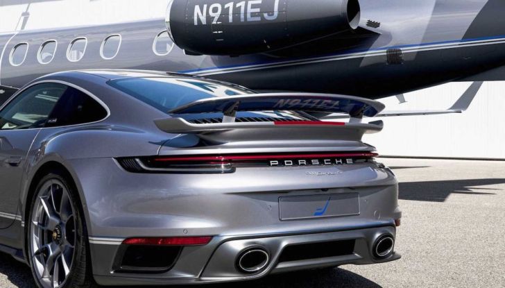 Porsche 911 Turbo S in regalo acquistando un jet Embraer - Foto 3 di 10