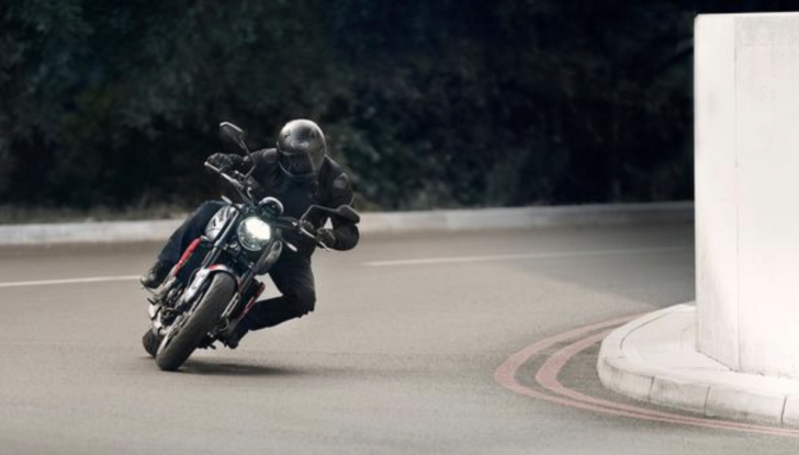 Triumph Trident 660: la roadster inglese scalda il motore - Foto 6 di 17