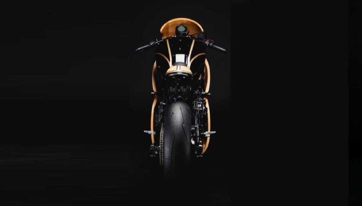George Woodman firma la prima Yamaha XSR 700 in legno - Foto 3 di 9