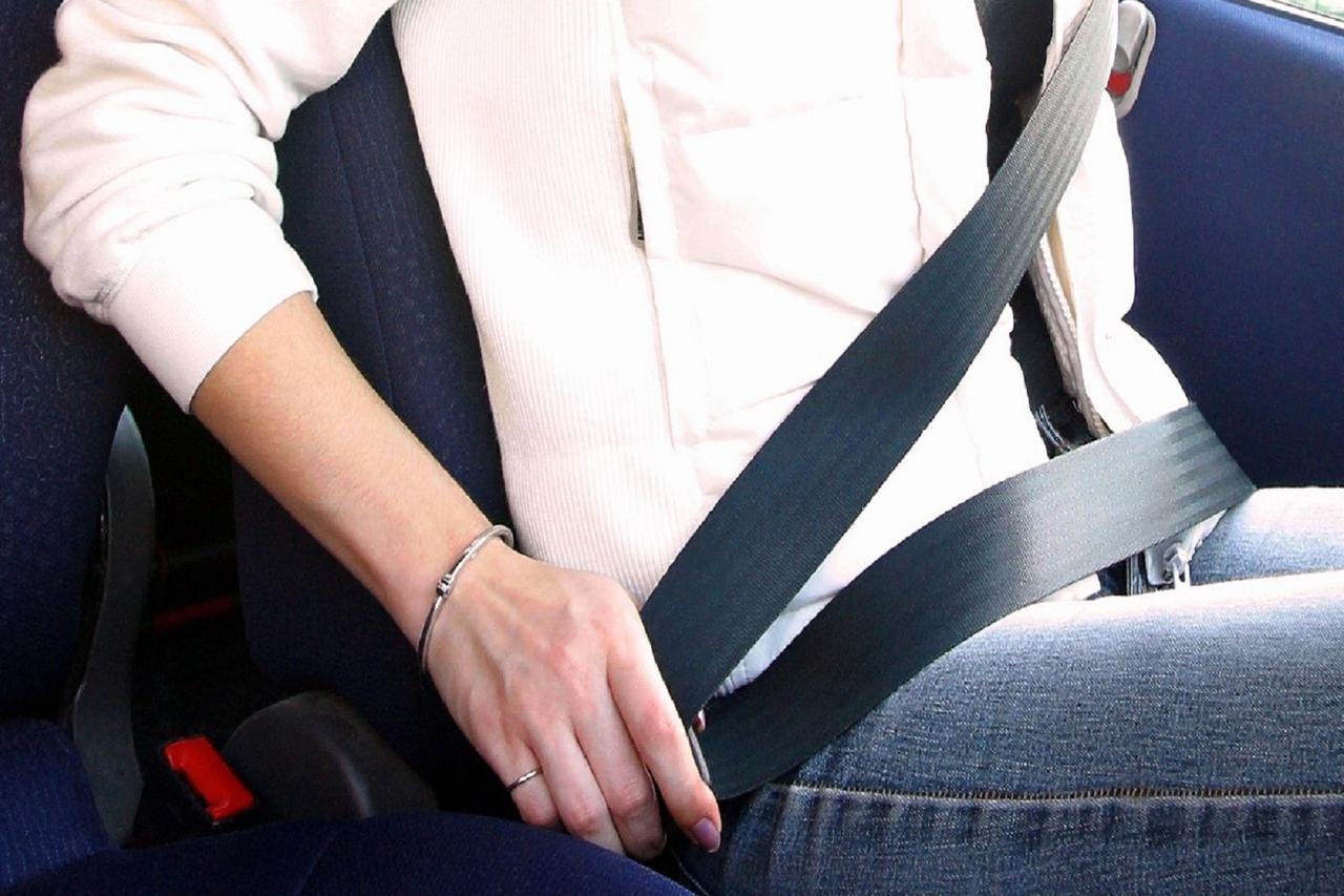 Come cambiare la cintura di sicurezza con il fai da te