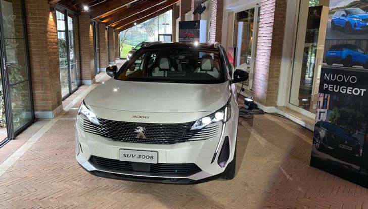 Nuove Peugeot 3008 e 5008 prova su strada, motori e prezzi - Foto 2 di 15