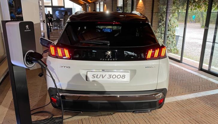 Nuove Peugeot 3008 e 5008 prova su strada, motori e prezzi - Foto 9 di 15