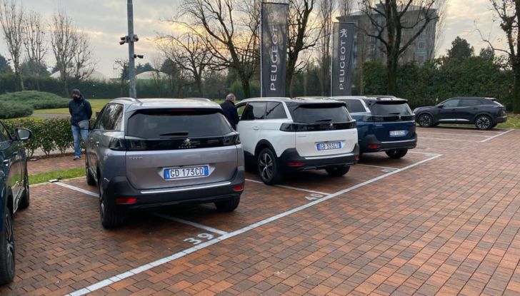 Nuove Peugeot 3008 e 5008 prova su strada, motori e prezzi - Foto 10 di 15