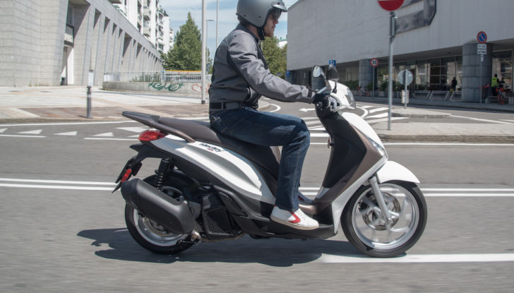 Prova Piaggio Medley 125: il ruote alte per annullare il traffico cittadino - Foto 4 di 26